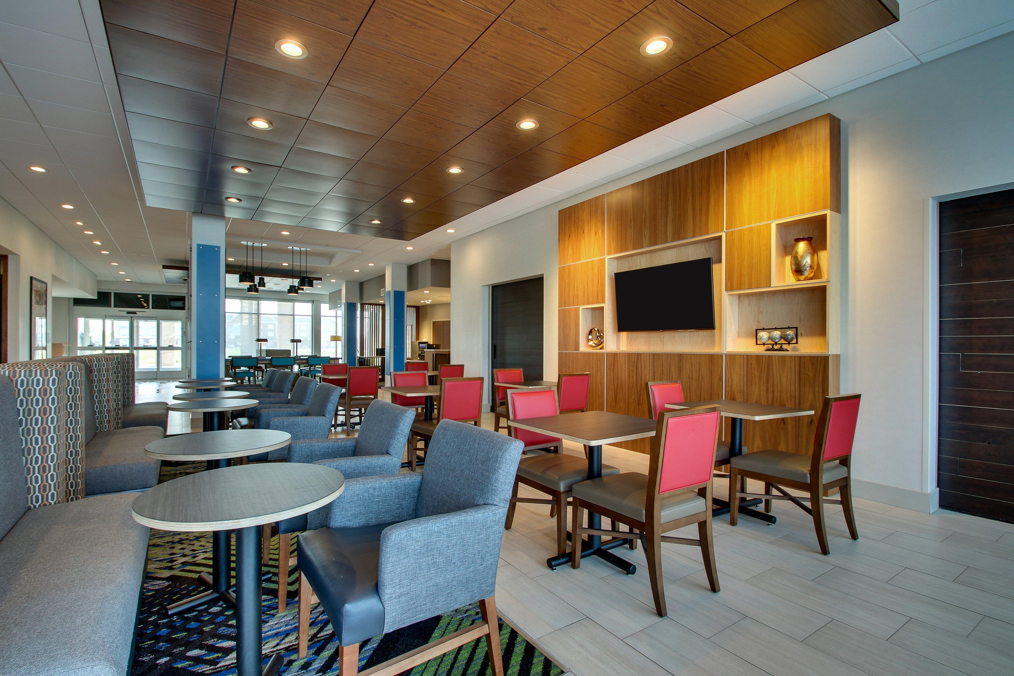 Holiday Inn Express & Suites Troy By Ihg Exterior photo